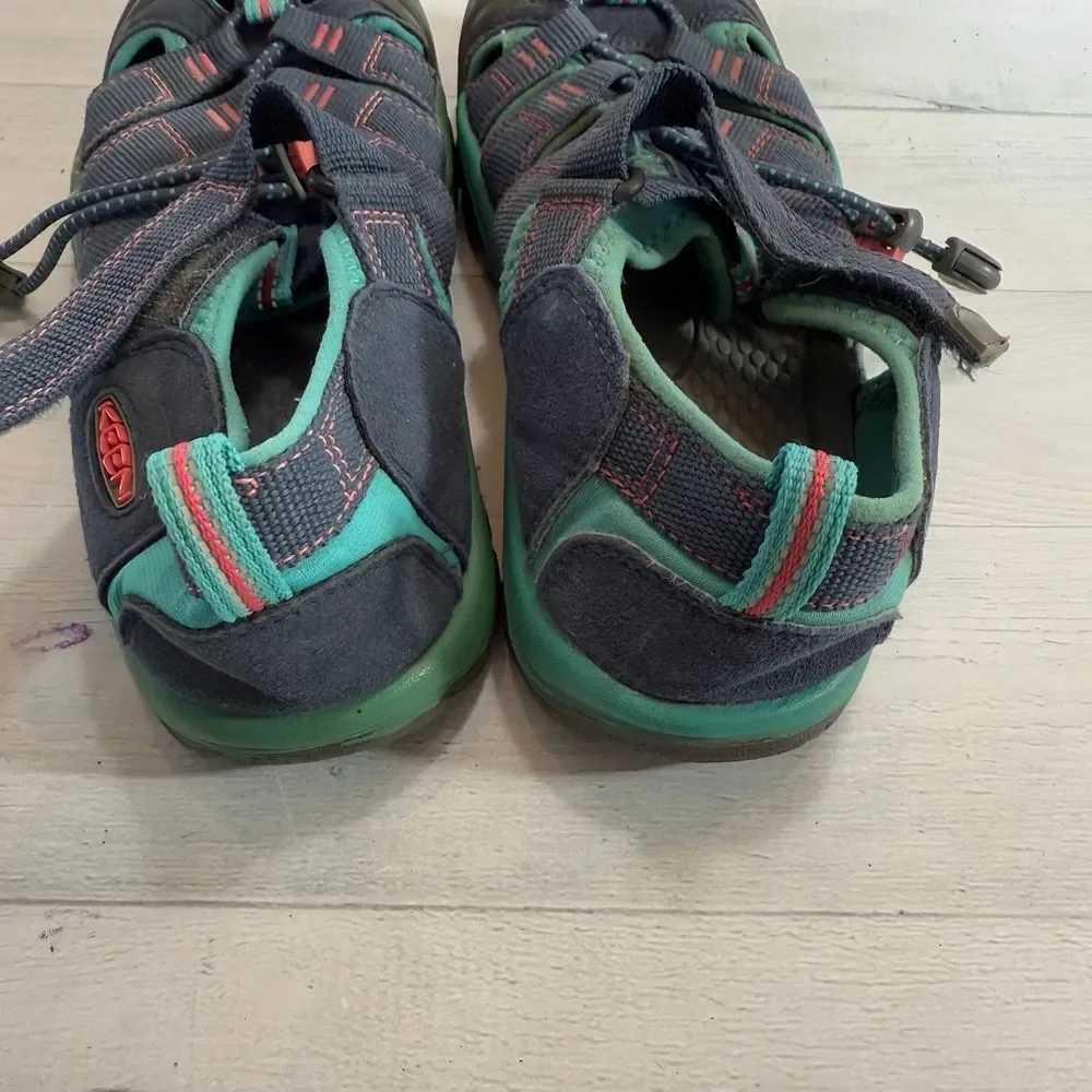 Keen‎ Newport girls pink purple teal sandals size 4